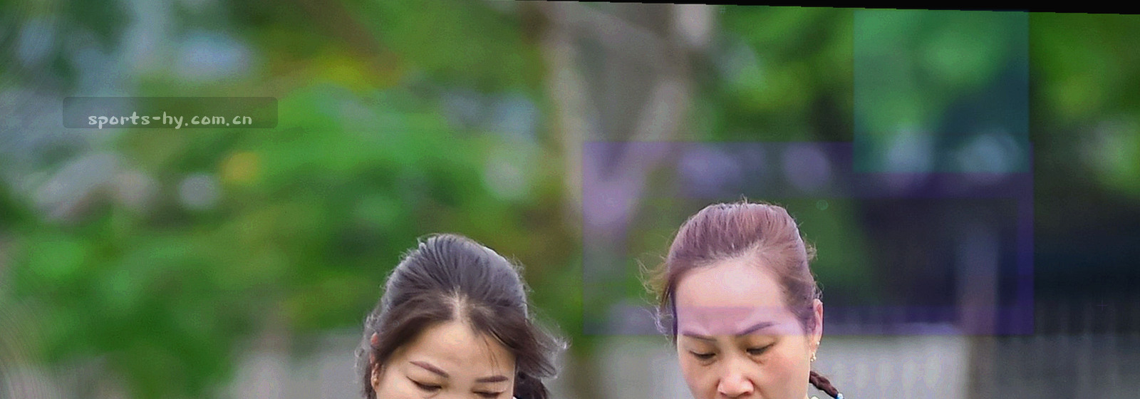 抽象折线与校对标记的几何组合，青绿与岩灰为主，示意逐场落位的校对结构
